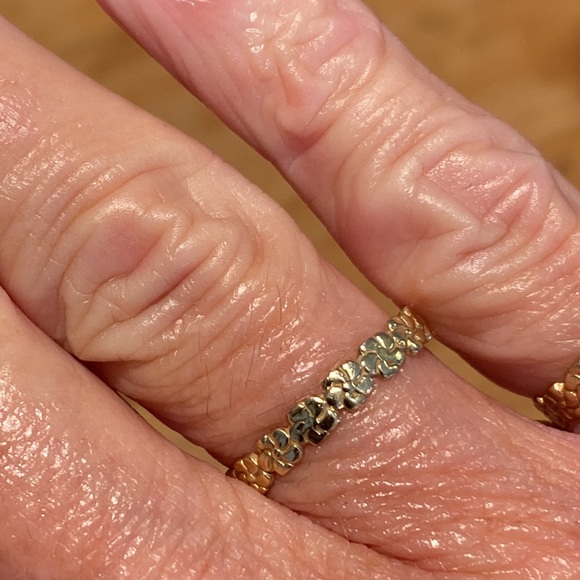 🎉 HAWAIIAN 10K FLORAL RING‼️ - Picture 5 of 5